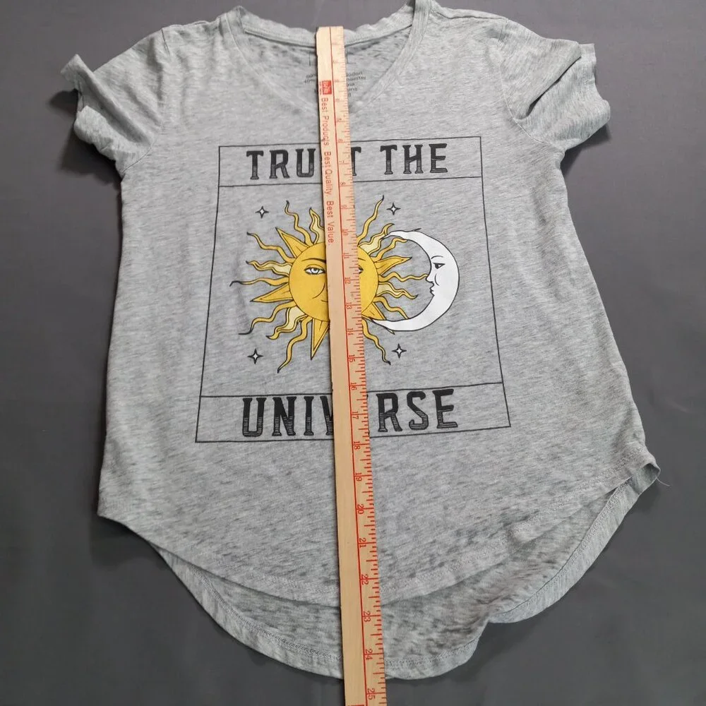 Freeze Trust The Universe Sun Moon Graphic‎ Tee Gray V-Neck T-Shirt Small